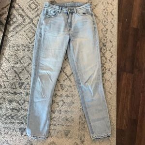 American Eagle size 2 light wash mom jeans
